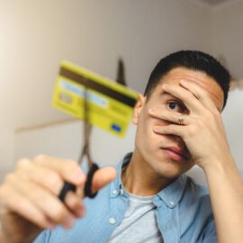 Limite do cartão de crédito não é renda: excesso de cartões pode dificultar controle das despesas